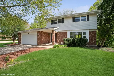 86 Brookside Dr, Elgin, IL 60123