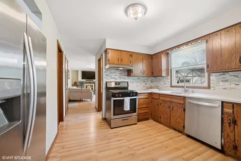 Kitchen - 86 Brookside Dr, Elgin, IL 60123 photo 1 of 2