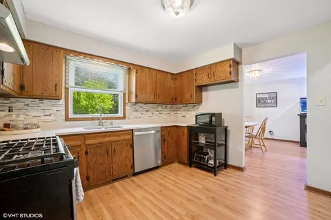 Kitchen - 86 Brookside Dr, Elgin, IL 60123 photo 2 of 2