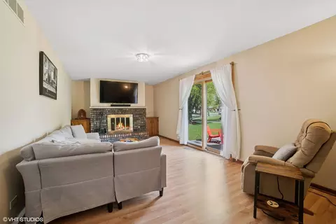 Living - 86 Brookside Dr, Elgin, IL 60123 photo 3 of 3