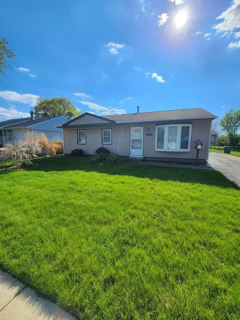 420 Garland Dr, Romeoville, IL 60446
