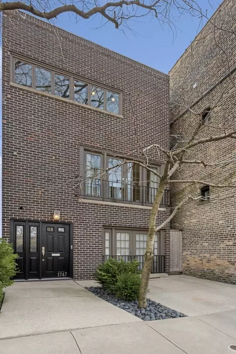 1747 N Fern Ct, Chicago, IL 60614