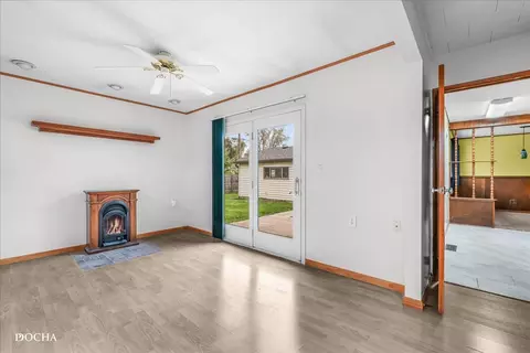Living - 1323 Chippewa Dr, Ottawa, IL 61350 photo 4 of 4