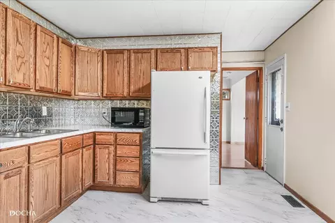 Kitchen - 1323 Chippewa Dr, Ottawa, IL 61350 photo 1 of 2