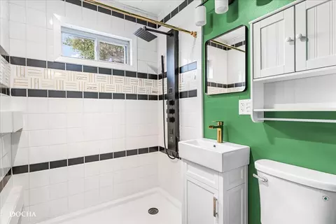 Bath - 1323 Chippewa Dr, Ottawa, IL 61350 photo 1 of 2