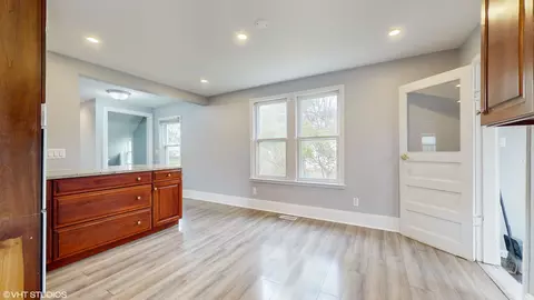 666 Greenview Ave, Des Plaines, IL 60016 photo 7