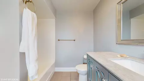 666 Greenview Ave, Des Plaines, IL 60016 photo 18