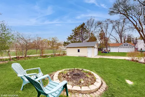 666 Greenview Ave, Des Plaines, IL 60016 photo 3