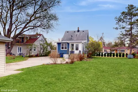 666 Greenview Ave, Des Plaines, IL 60016 photo 2