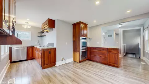 666 Greenview Ave, Des Plaines, IL 60016 photo 5