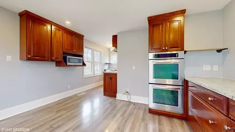 666 Greenview Ave, Des Plaines, IL 60016 photo 6