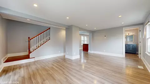 666 Greenview Ave, Des Plaines, IL 60016 photo 10