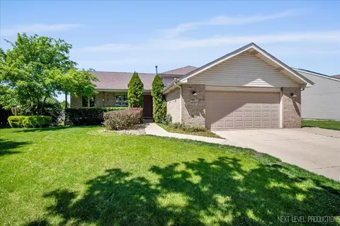 16757 W Oneida Dr, Lockport, IL 60441