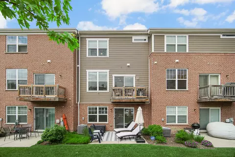 Exterior - 29 Grey Wolf Dr, Wheeling, IL 60090 photo 3 of 4