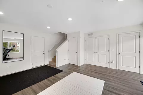Entry Way - 29 Grey Wolf Dr, Wheeling, IL 60090 photo 3 of 3
