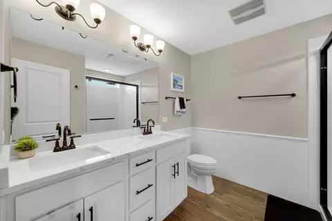 Bath - 29 Grey Wolf Dr, Wheeling, IL 60090 photo 2 of 3