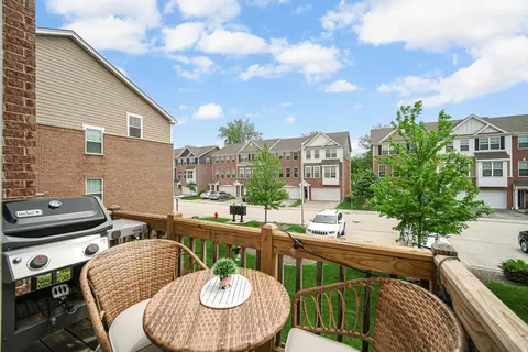 Exterior - 29 Grey Wolf Dr, Wheeling, IL 60090 photo 2 of 4