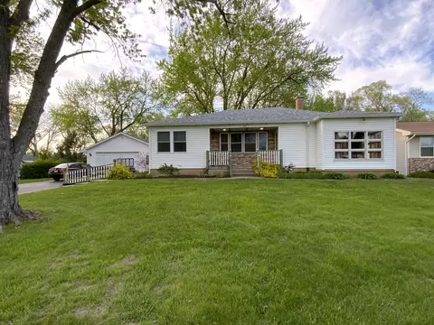 420 Channel Dr, Island Lake, IL 60042
