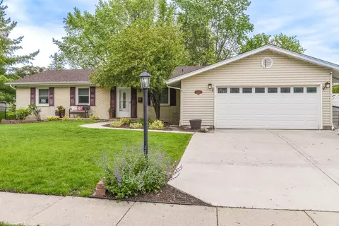 985 W Firestone Dr, Hoffman Estates, IL 60192