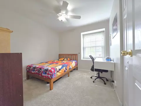 Bedroom - 1750 Ridgewood Ln, Hoffman Estates, IL 60192 photo 7 of 10