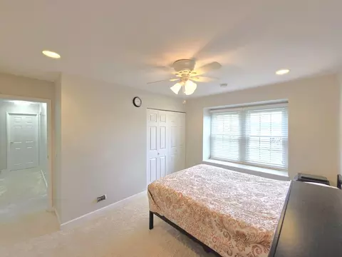 Bedroom - 1750 Ridgewood Ln, Hoffman Estates, IL 60192 photo 6 of 10
