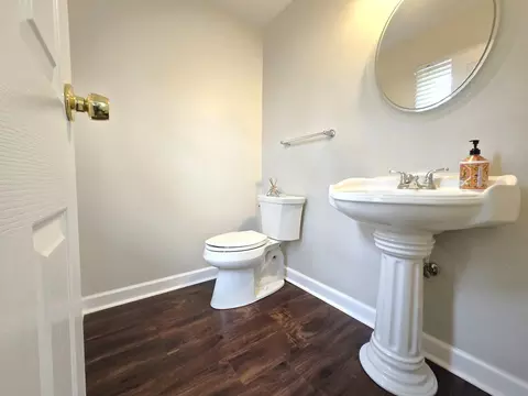 Bath - 1750 Ridgewood Ln, Hoffman Estates, IL 60192 photo 1 of 3
