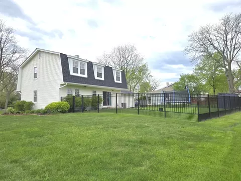 Exterior - 1750 Ridgewood Ln, Hoffman Estates, IL 60192 photo 3 of 7