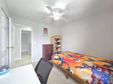 Bedroom - 1750 Ridgewood Ln, Hoffman Estates, IL 60192 photo 8 of 10