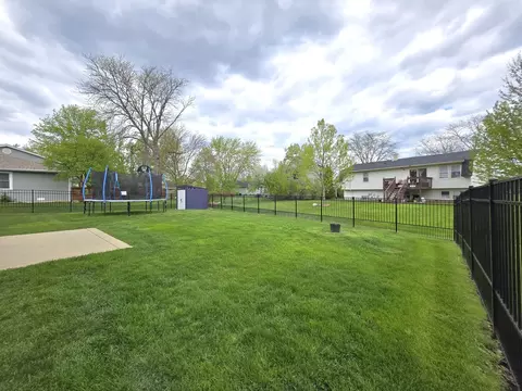 Exterior - 1750 Ridgewood Ln, Hoffman Estates, IL 60192 photo 4 of 7