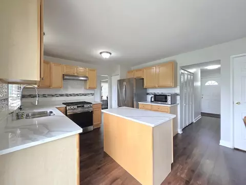 Kitchen - 1750 Ridgewood Ln, Hoffman Estates, IL 60192 photo 1 of 3