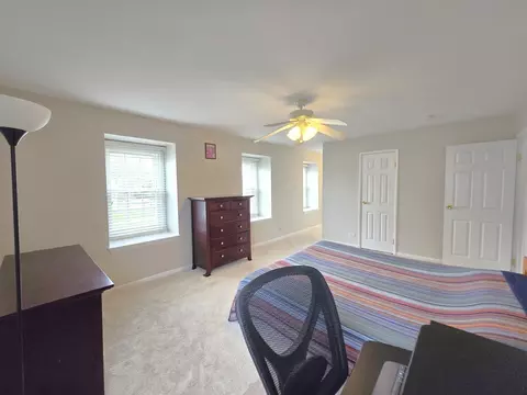 Bedroom - 1750 Ridgewood Ln, Hoffman Estates, IL 60192 photo 4 of 10