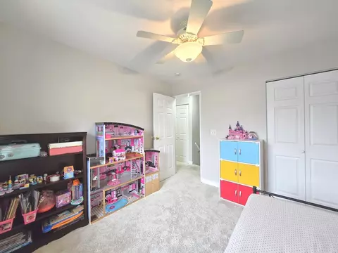 Bedroom - 1750 Ridgewood Ln, Hoffman Estates, IL 60192 photo 10 of 10