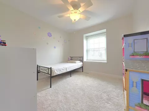 Bedroom - 1750 Ridgewood Ln, Hoffman Estates, IL 60192 photo 9 of 10
