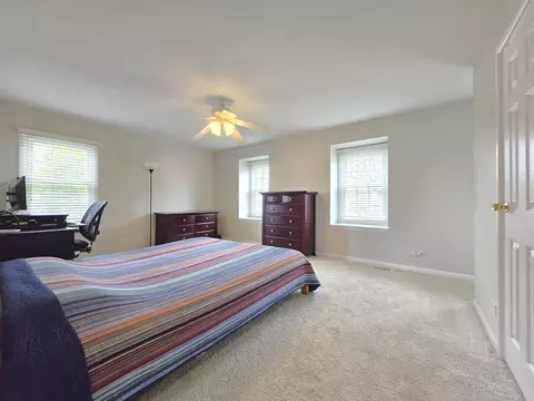 Bedroom - 1750 Ridgewood Ln, Hoffman Estates, IL 60192 photo 1 of 10