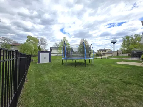Exterior - 1750 Ridgewood Ln, Hoffman Estates, IL 60192 photo 5 of 7