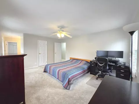Bedroom - 1750 Ridgewood Ln, Hoffman Estates, IL 60192 photo 3 of 10