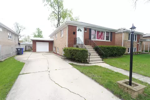 8611 44th St, Lyons, IL 60534