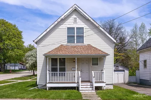 234 1st St, Woodstock, IL 60098