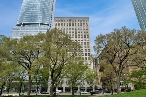 910 S Michigan Ave #710, Chicago, IL 60605