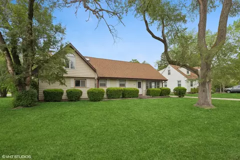 206 Villa Ave, Lake Villa, IL 60046