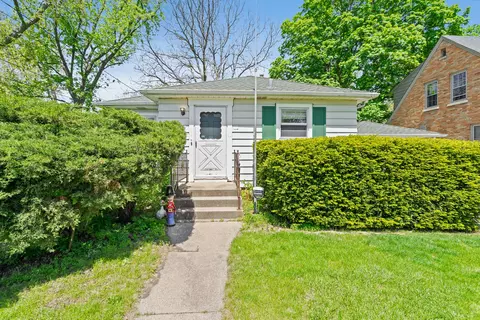 541 W Indiana St, Wheaton, IL 60187
