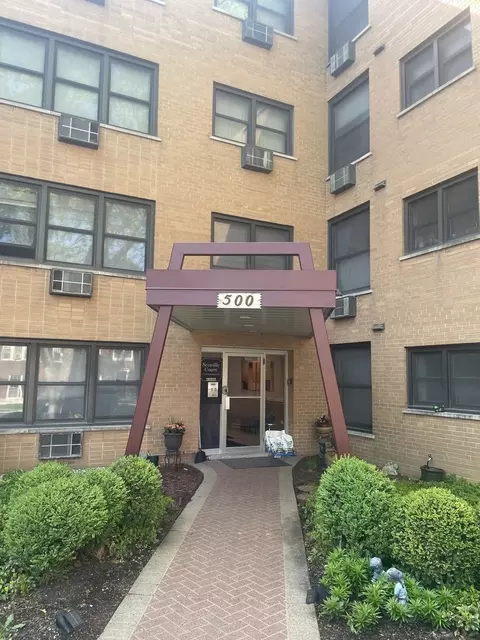 500 Washington Blvd #206, Oak Park, IL 60302