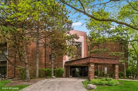 1002 Castilian Ct #101, Glenview, IL 60025
