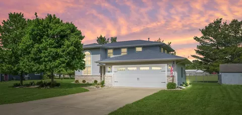 19 Nightingale Cir, Camargo, IL 61919