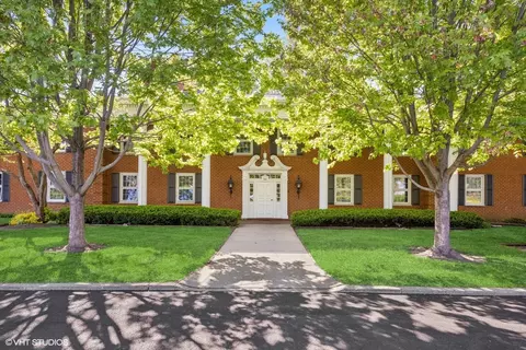 530 Devonshire Ln #12, Crystal Lake, IL 60014
