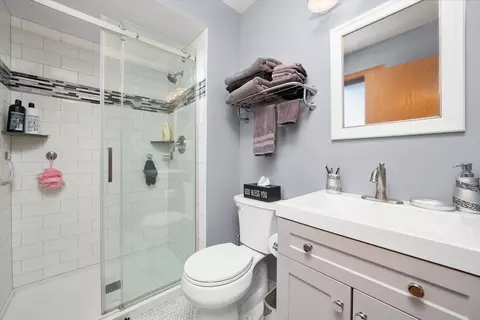Bath - 5125 148th Ct, Midlothian, IL 60445 photo 1 of 3
