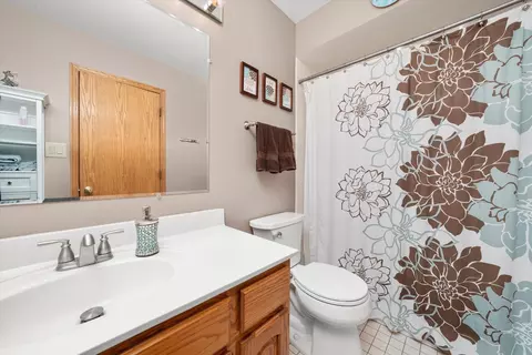 Bath - 5125 148th Ct, Midlothian, IL 60445 photo 2 of 3