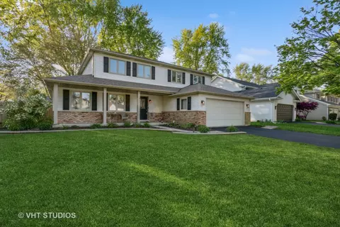 921 Creekside Cir, Naperville, IL 60563