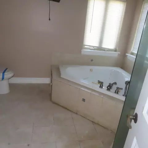 Bath - 5904 Burr Oak Ave, Berkeley, IL 60163 photo 3 of 8