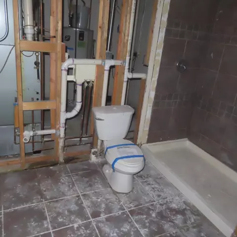 Bath - 5904 Burr Oak Ave, Berkeley, IL 60163 photo 8 of 8